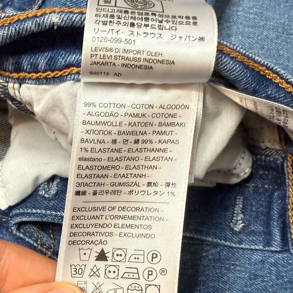 Levis Jeans Women Size 28 Blue Demin Wedgie Straight Cotton Medium Wash Raw Hem - Picture 11 of 16